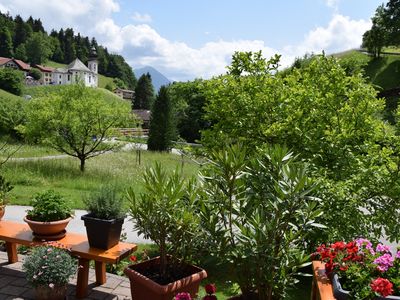 Sommer Sicht auf Kirche Maria Gern und Jenner