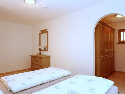 Schlafzimmer und Schrank