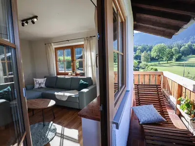 Wohnzimmer und Balkon