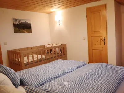 Schlafzimmer Nr. 2 mit Kinderbett