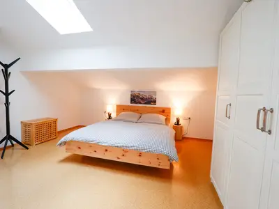 Geräumiges Schlafzimmer