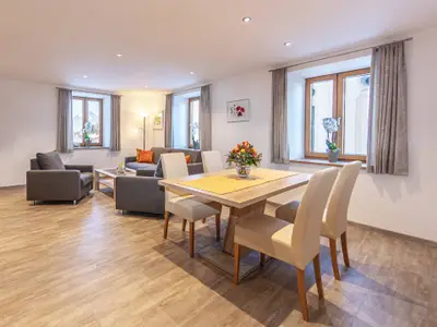 Wohnzimmer mit Essecke