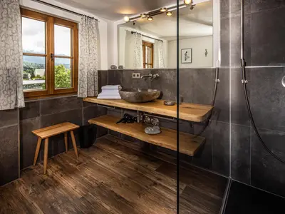 Bad mit Dusche WC Hofmusikerhaus 2