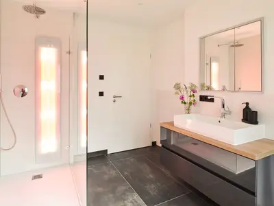 Bad mit Sunshower Dusche Fewo Sunshower