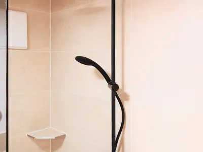 Badewanne mit Dusche