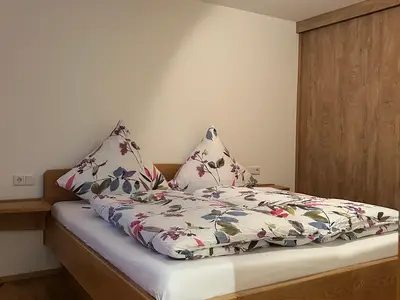 Schlafzimmer mit begehbarem Schrank