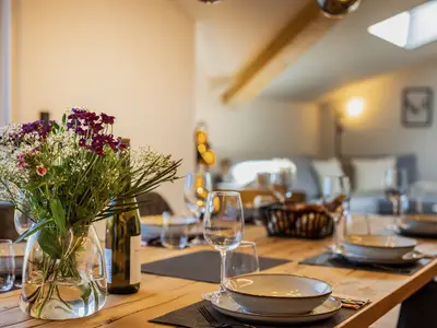 Für alle Gäste ist ausreichend Geschirr vorhanden