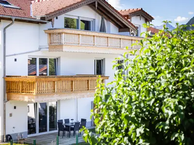 Terrasse_von_Fussweg
