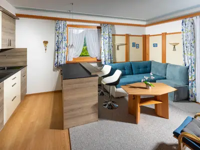 Wohnzimmer mit Küche