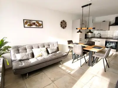 Wohnraum mit Blick zur Küche