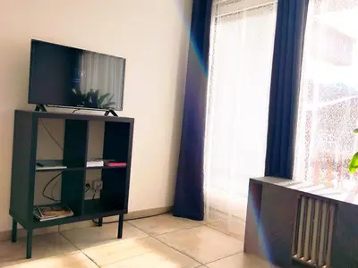 Wohnzimmer TV mit Balkon
