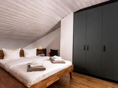 Schlafbereich mit Doppelbett