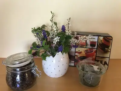 Kaffee und Tee kostenfrei verfügbar