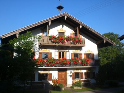 Bauernhaus in der Morgensonne