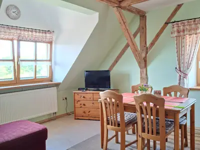 Essbereich und TV Fewo 2