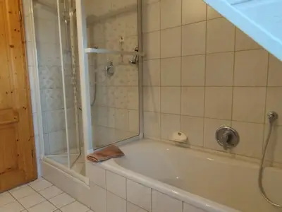 Badewanne und Dusche Fewo 2