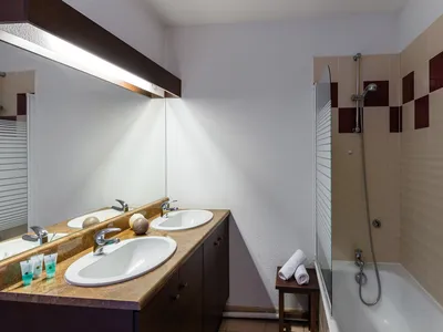 BathRoom BathRoom