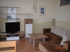 21599075-Ferienwohnung-2-Bergrheinfeld-300x225-2