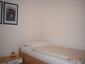 21599075-Ferienwohnung-2-Bergrheinfeld-300x225-5