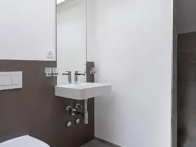 Badezimmer mit Dusche