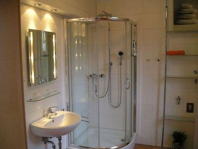 Bad/Dusche. Badezimmer mit Dusche, WC