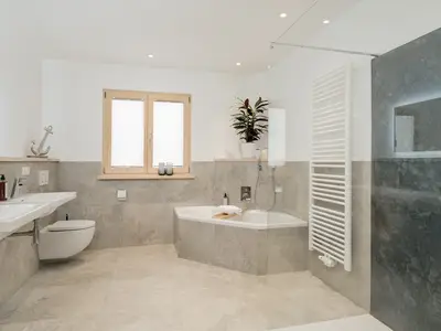 Wir stellen Dir frische Handtücher, Duschgel und einen Föhn zur Verfügung, damit Du dich rundum wohl fühlst.