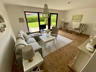 Zum Flur hin offenes Wohnzimmer