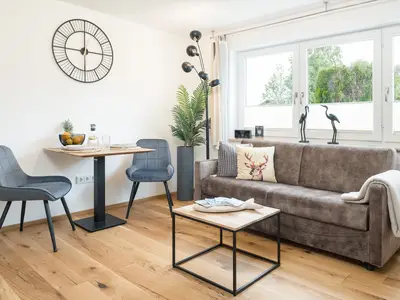 Heller & stilvoller Essplatz für gemütliches Beisammensein.