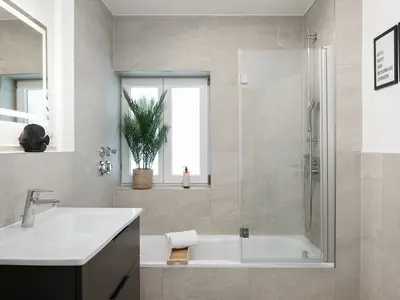 In der Duschbadewanne kannst du nach einem ereignisreichen Tag die Seele baumeln lassen.