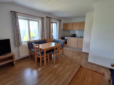Wohnküche mit Balkon Zugang Fewo2