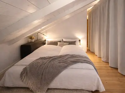 gemütliches Schlafsofa im Wohnbereich