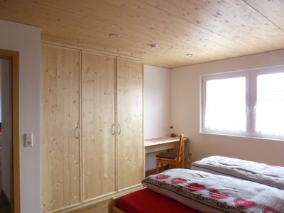 Schlafzimmer mit Schreibtisch