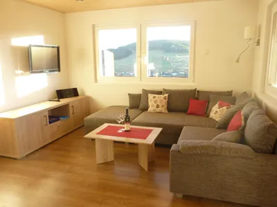 Couchecke mit Flachbildschirm-Sat-TV