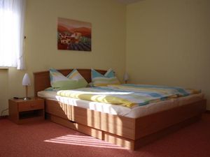 3808239-Ferienwohnung-2-Bernkastel-Kues-300x225-2