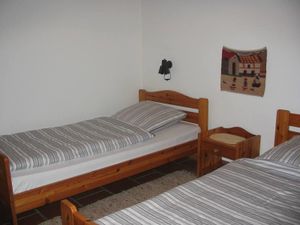 3807192-Ferienwohnung-2-Bernkastel-Kues-300x225-2