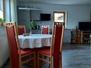 3808021-Ferienwohnung-2-Bernkastel-Kues-300x225-1