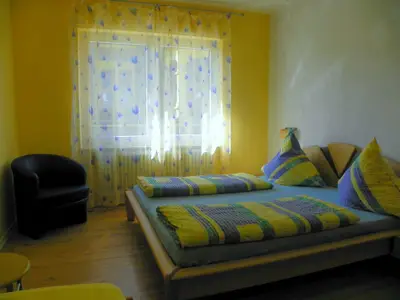 Schlafzimmer (2)