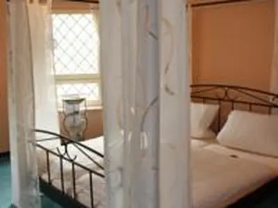 Schlafzimmer 1