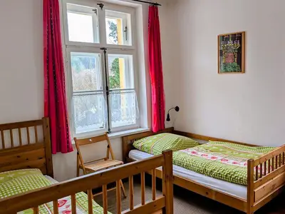 Doppelzimmer mit Einzelbetten ( Standardmatratzen für Erwachsene geeignet)