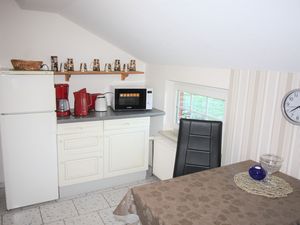 23886033-Ferienwohnung-3-Berumbur-300x225-1