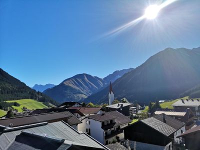 Ausblick vom Balkon ins Dorf