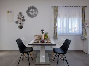 23554888-Ferienwohnung-4-Betina-300x225-3