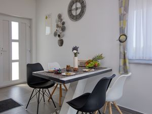 23554888-Ferienwohnung-4-Betina-300x225-4