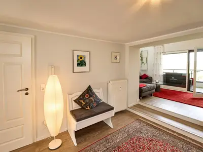 Eingangsbereich mit Blick ins Wohnzimmer