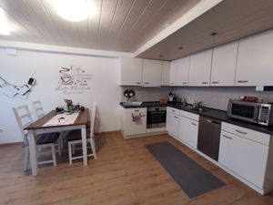 21599587-Ferienwohnung-4-Beuren-300x225-5