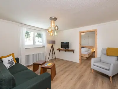 Wohnzimmer mit direkten Blick in den Garten (Souterrain)