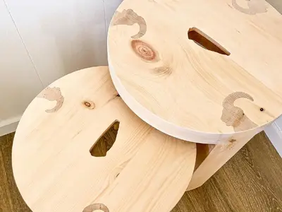 Unsere Steinbockhocker aus der Schreinerei FriedAG