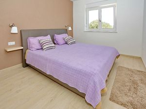 22441183-Ferienwohnung-4-Bibinje-300x225-5