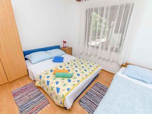 23958243-Ferienwohnung-5-Bibinje-300x225-3