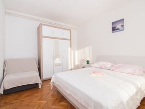 23940239-Ferienwohnung-8-Bibinje-300x225-4